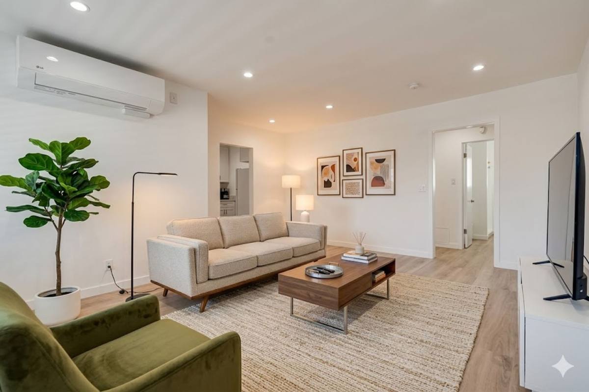 Apartment for rent at 1827 N Van Ness Ave, Los Angeles, CA 90028