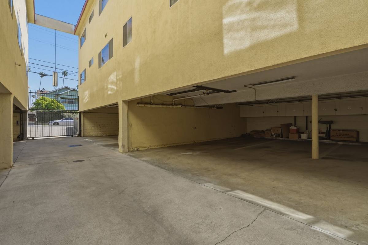 Apartment for rent at 1827 N Van Ness Ave, Los Angeles, CA 90028