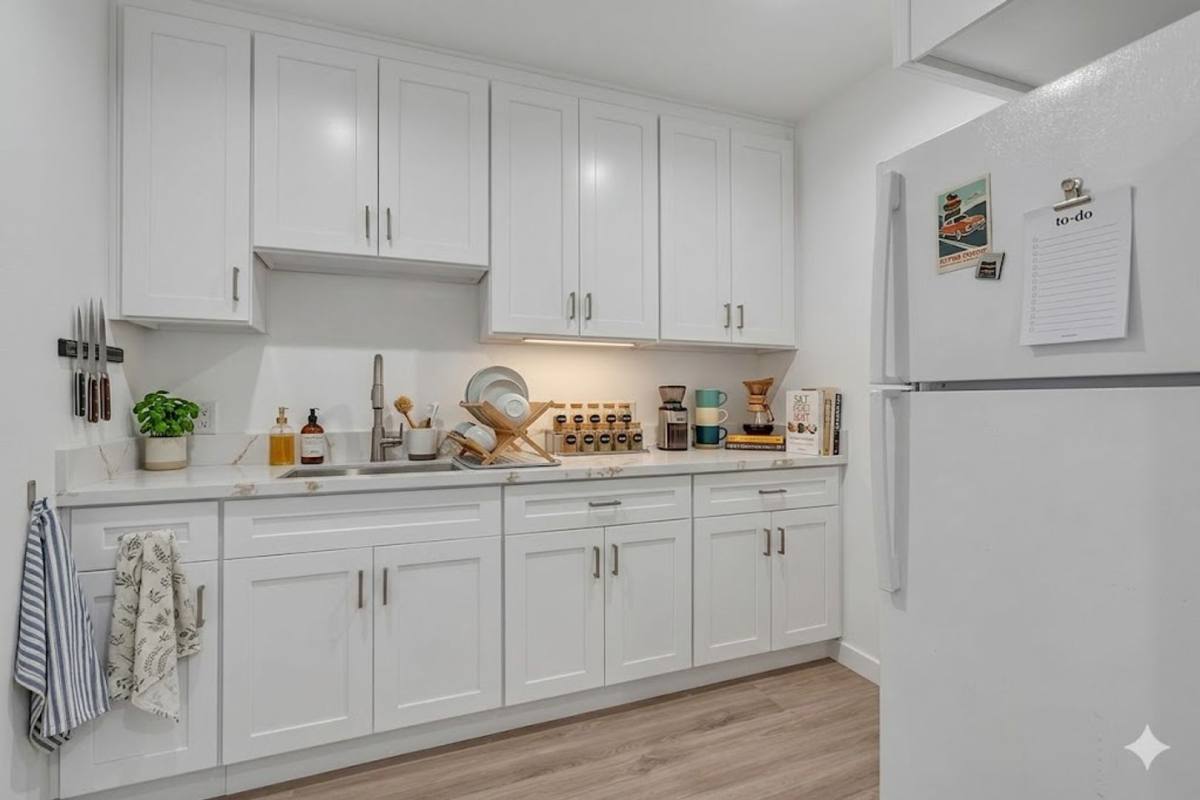 Apartment for rent at 1827 N Van Ness Ave, Los Angeles, CA 90028