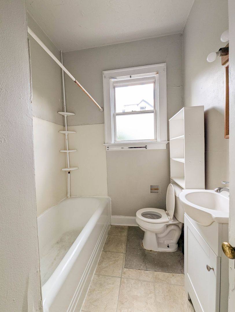 Apartment for rent at 2322 Stratford Ave, Cincinnati, OH 45219