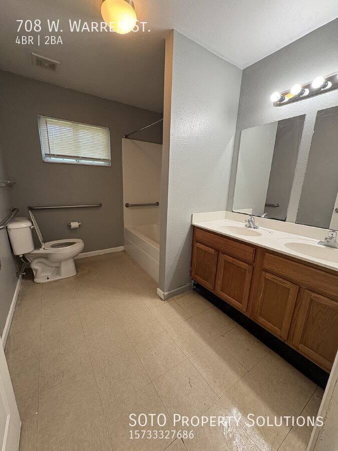Apartment for rent at 708 W Warren St, Charleston, MO 63834