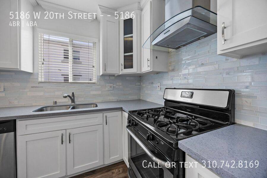 Townhouse for rent at 5186 W 20th St, Los Angeles, CA 90016