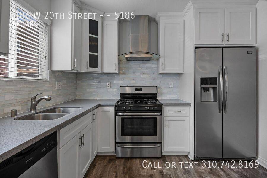 Townhouse for rent at 5186 W 20th St, Los Angeles, CA 90016