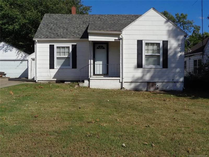 House for rent at 2026 S Johnstone Ave, Bartlesville, OK 74003