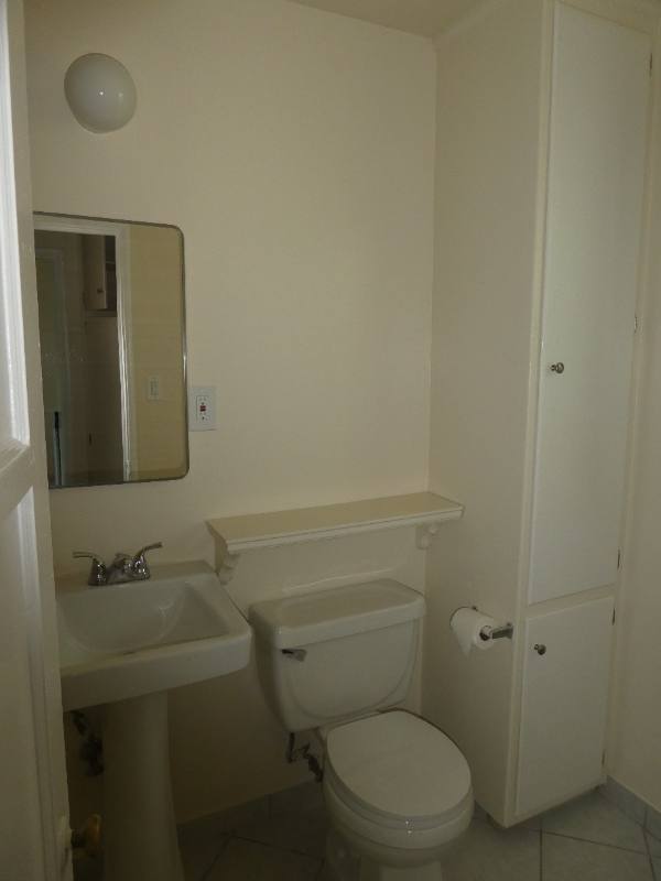 Apartment for rent at 6222 Hazeltine Ave, Van Nuys, CA 91401