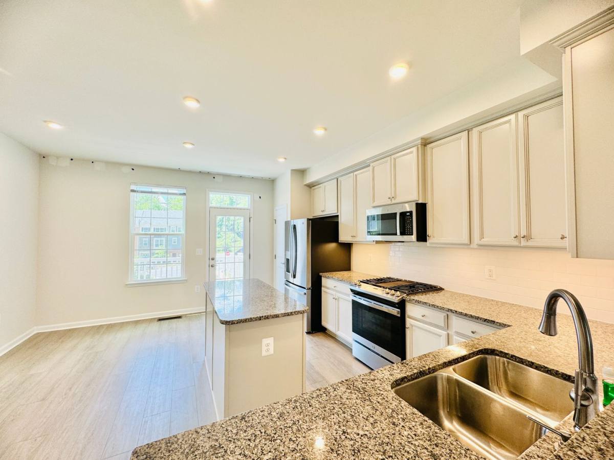 Townhouse for rent at 18374 Reaper Hill Court, Triangle, VA 22172