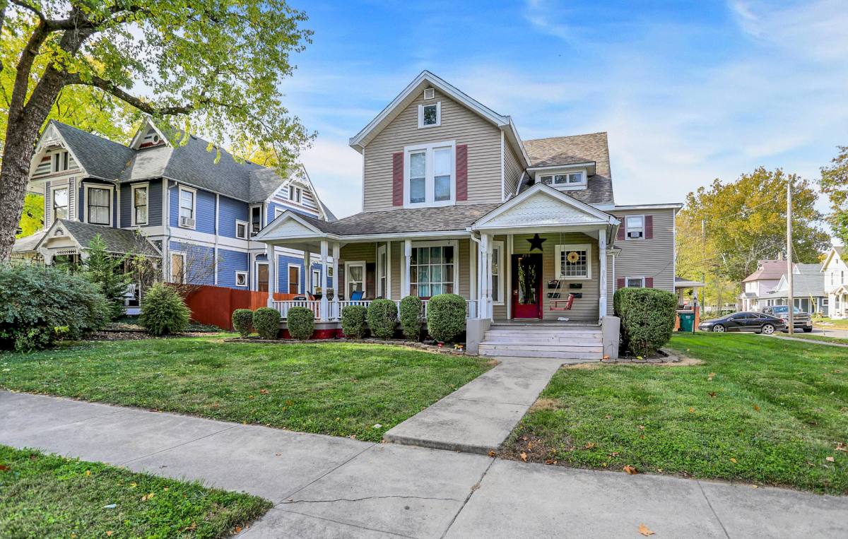 Apartment for rent at 298 N Water St, Franklin, IN 46131