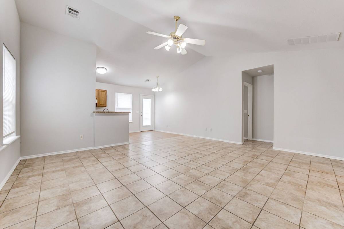 Townhouse for rent at 1310 Commerce Dr, Norman, OK 73071