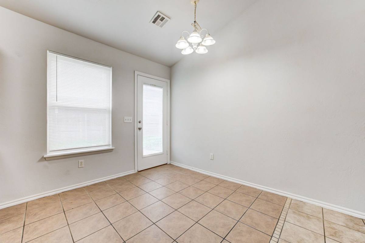 Townhouse for rent at 1310 Commerce Dr, Norman, OK 73071