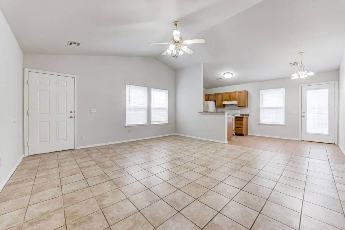 Townhouse for rent at 1310 Commerce Dr, Norman, OK 73071