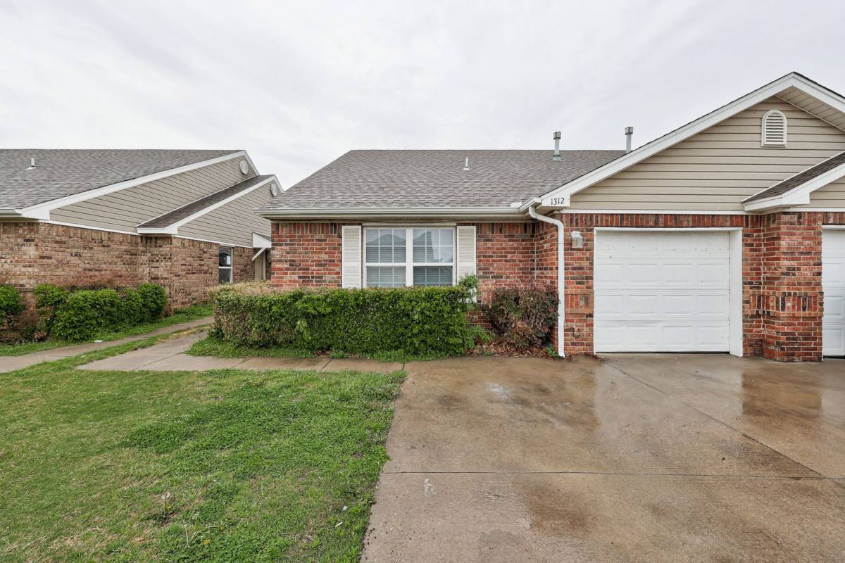 Townhouse for rent at 1310 Commerce Dr, Norman, OK 73071