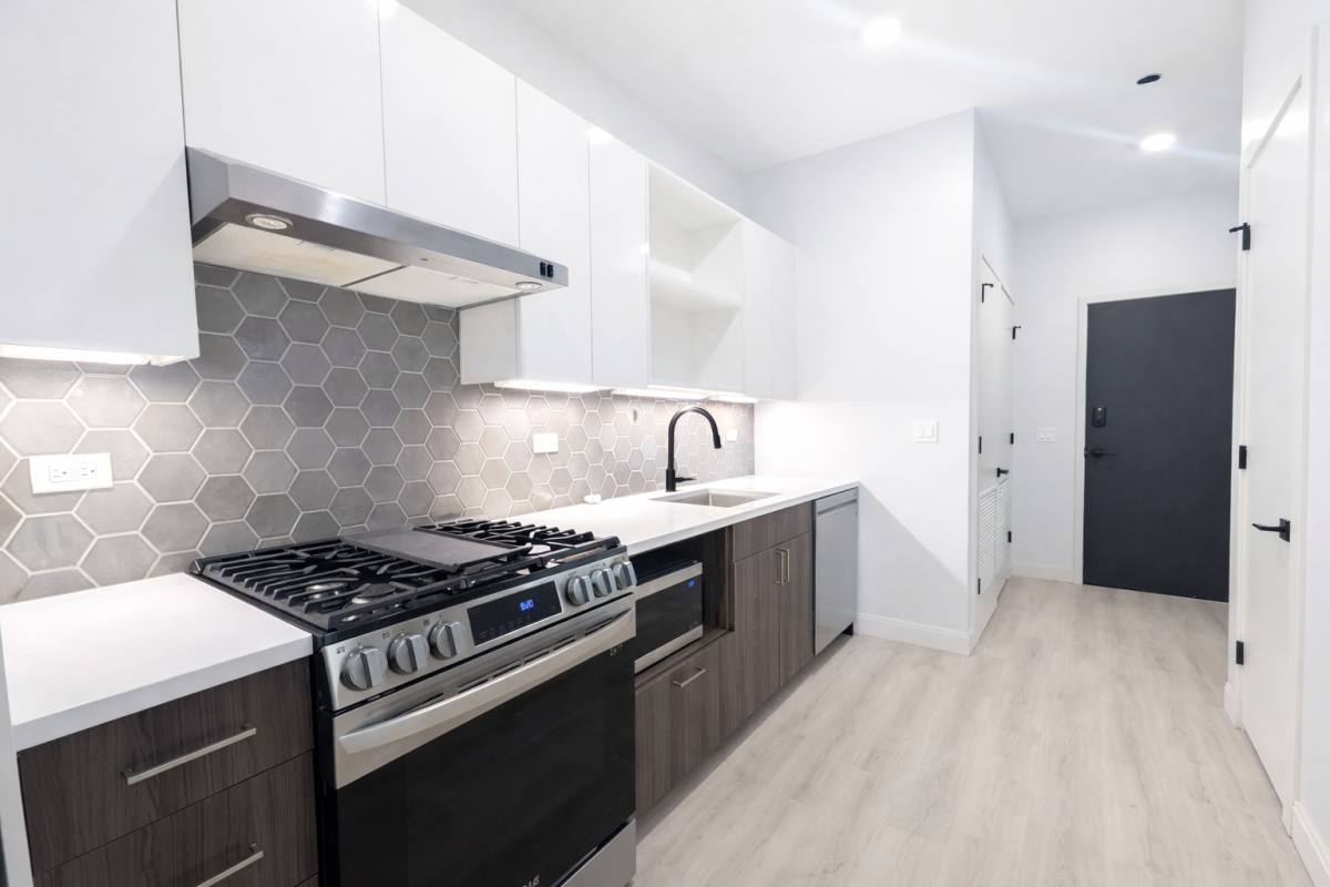 Apartment for rent at 948 W Sunnyside Ave #505, Chicago, IL 60640