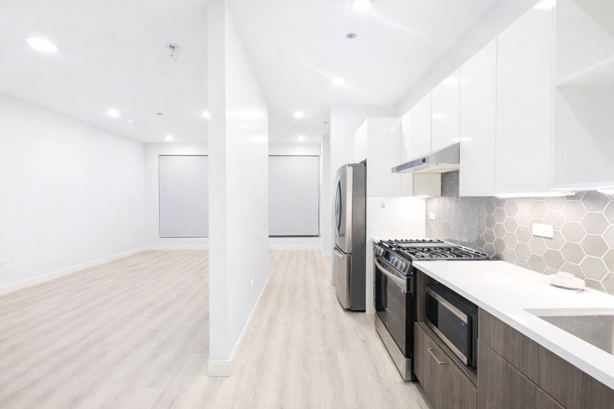 Apartment for rent at 948 W Sunnyside Ave #505, Chicago, IL 60640