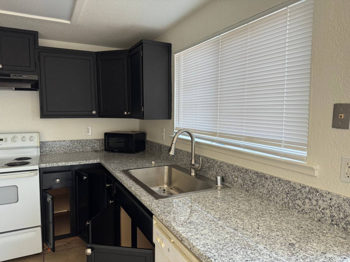 Apartment for rent at 4074 Weymouth Lane, Sacramento, CA 95823