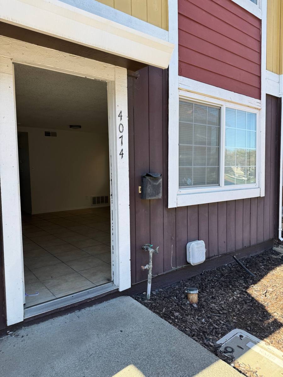 Apartment for rent at 4074 Weymouth Lane, Sacramento, CA 95823