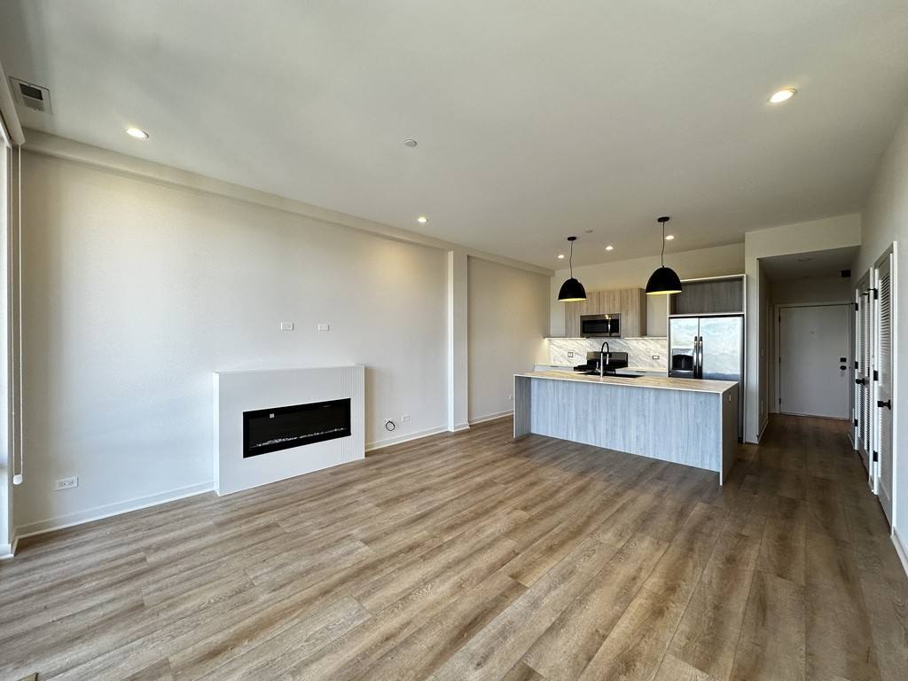 Apartment for rent at 6338 Belmont #P602, Chicago, IL 60634