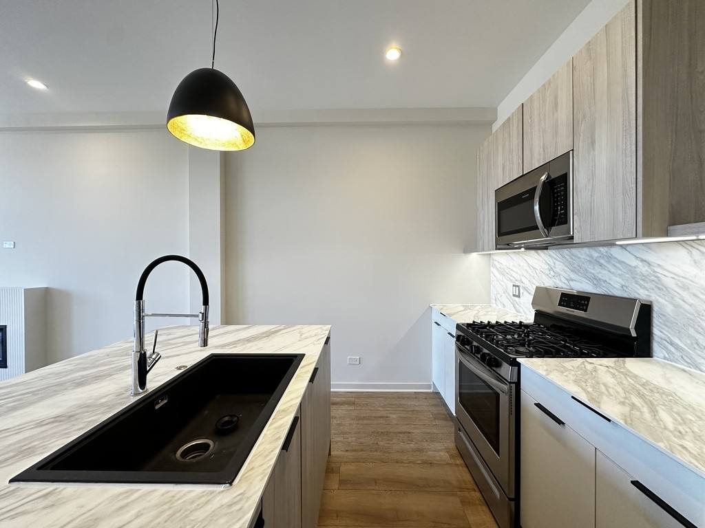 Apartment for rent at 6338 Belmont #P602, Chicago, IL 60634