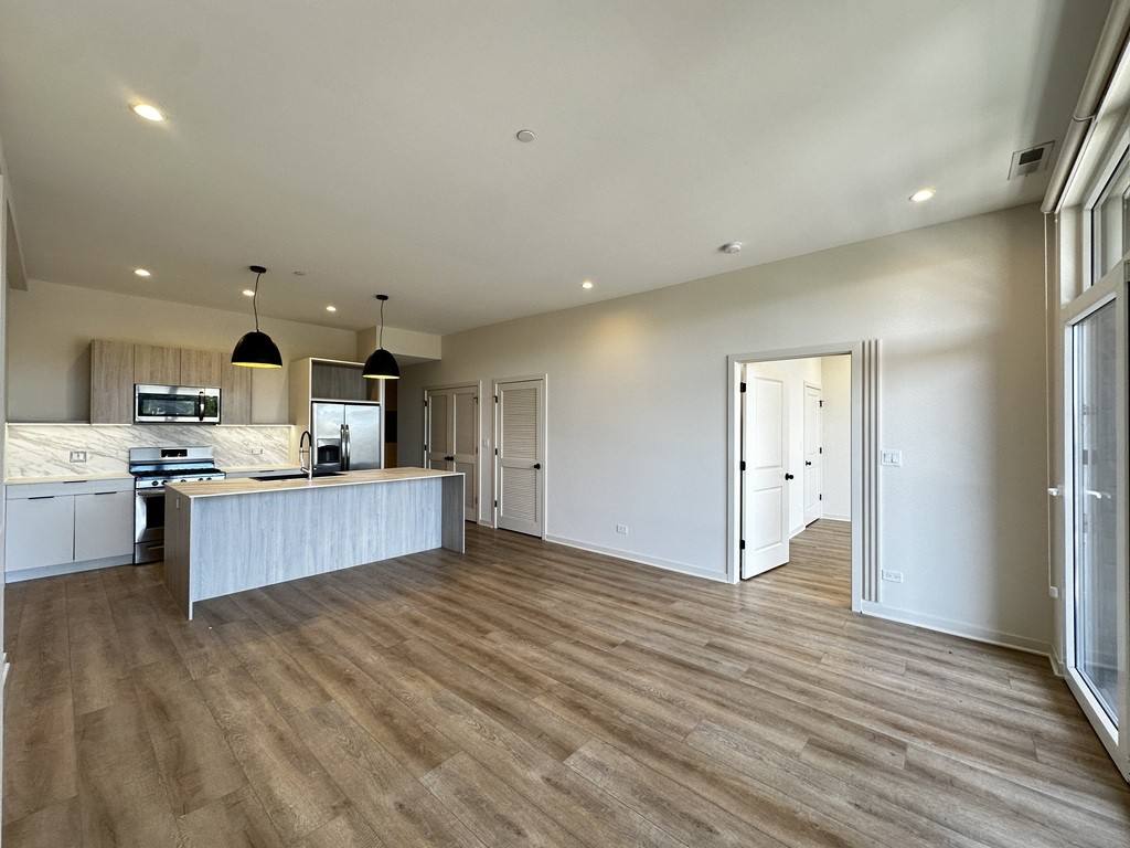 Apartment for rent at 6338 Belmont #P602, Chicago, IL 60634