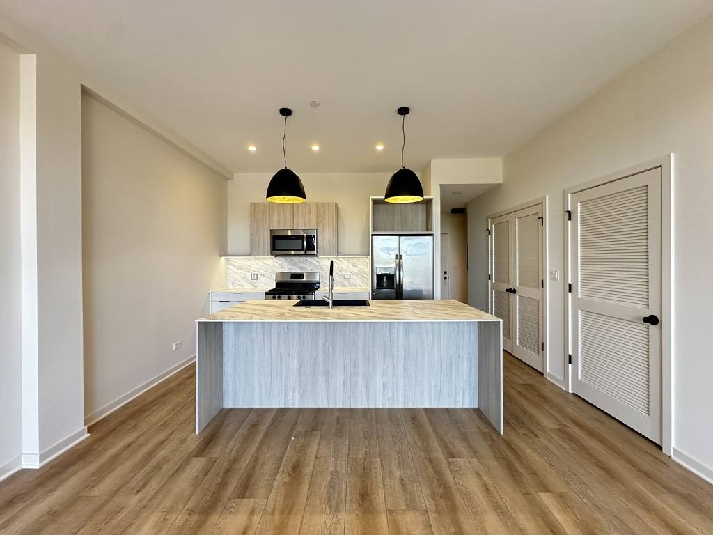 Apartment for rent at 6338 Belmont #P602, Chicago, IL 60634