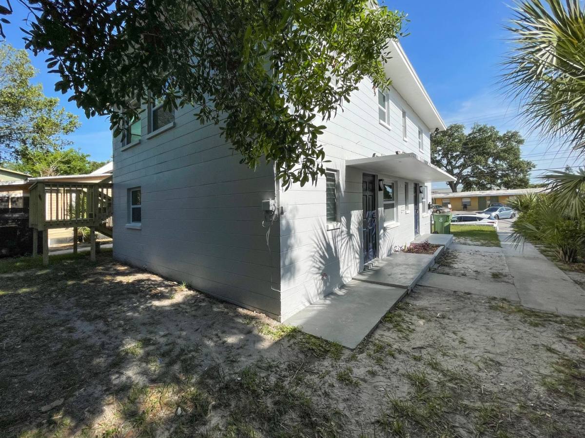 Apartment for rent at 2704 E Columbus Dr, Tampa, FL 33605