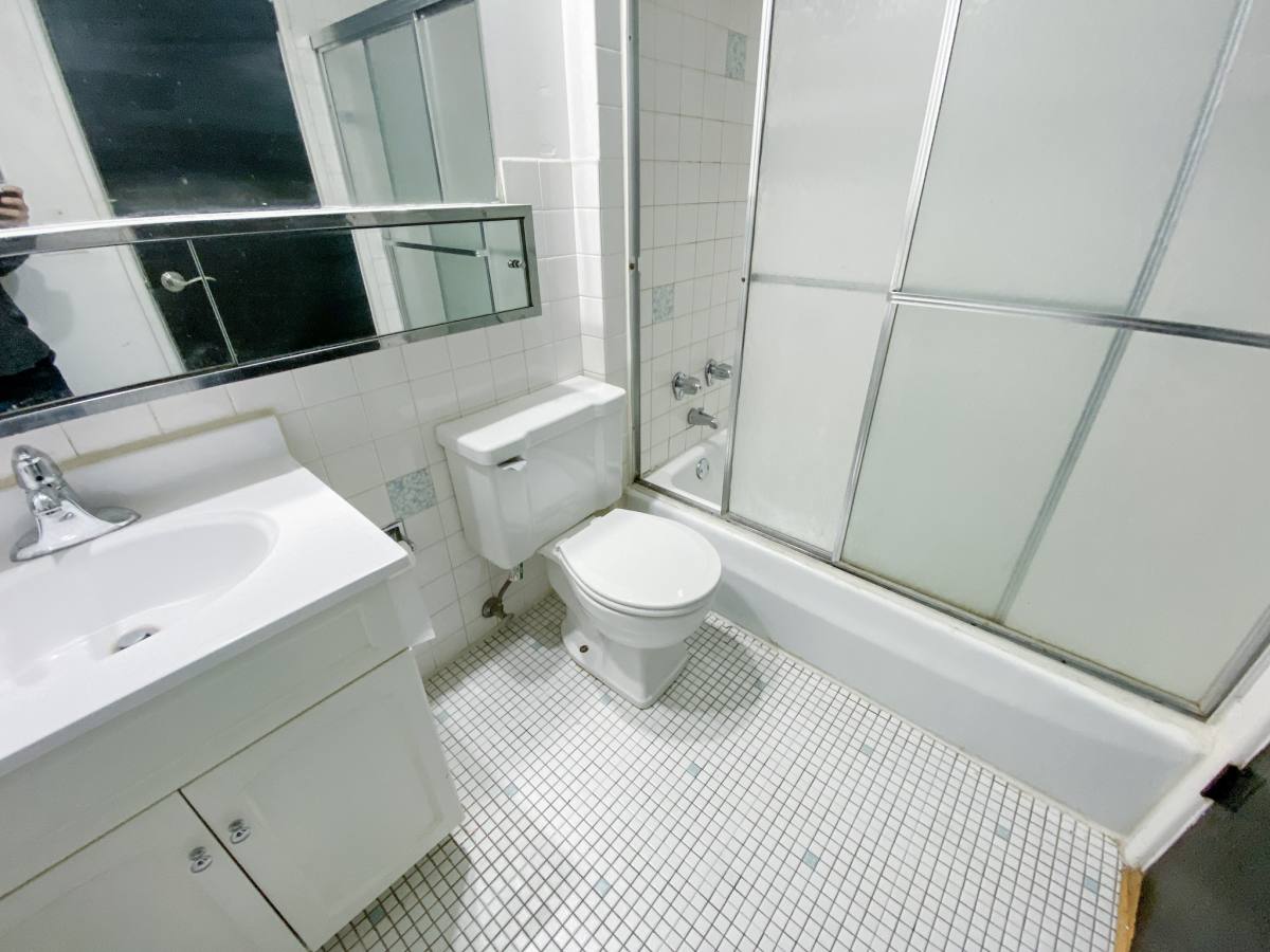 Apartment for rent at 516 W Melrose St #404, Chicago, IL 60657