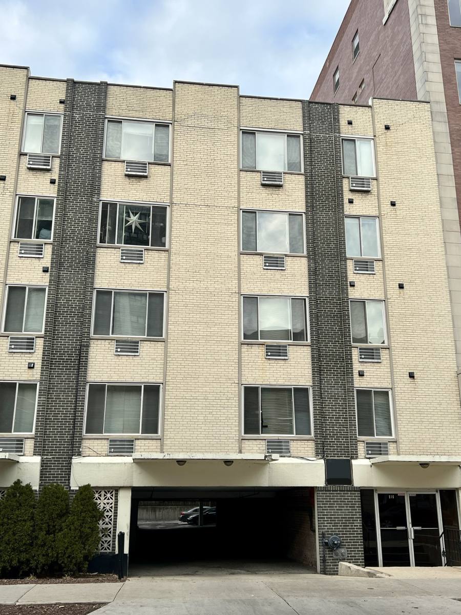 Apartment for rent at 516 W Melrose St #404, Chicago, IL 60657