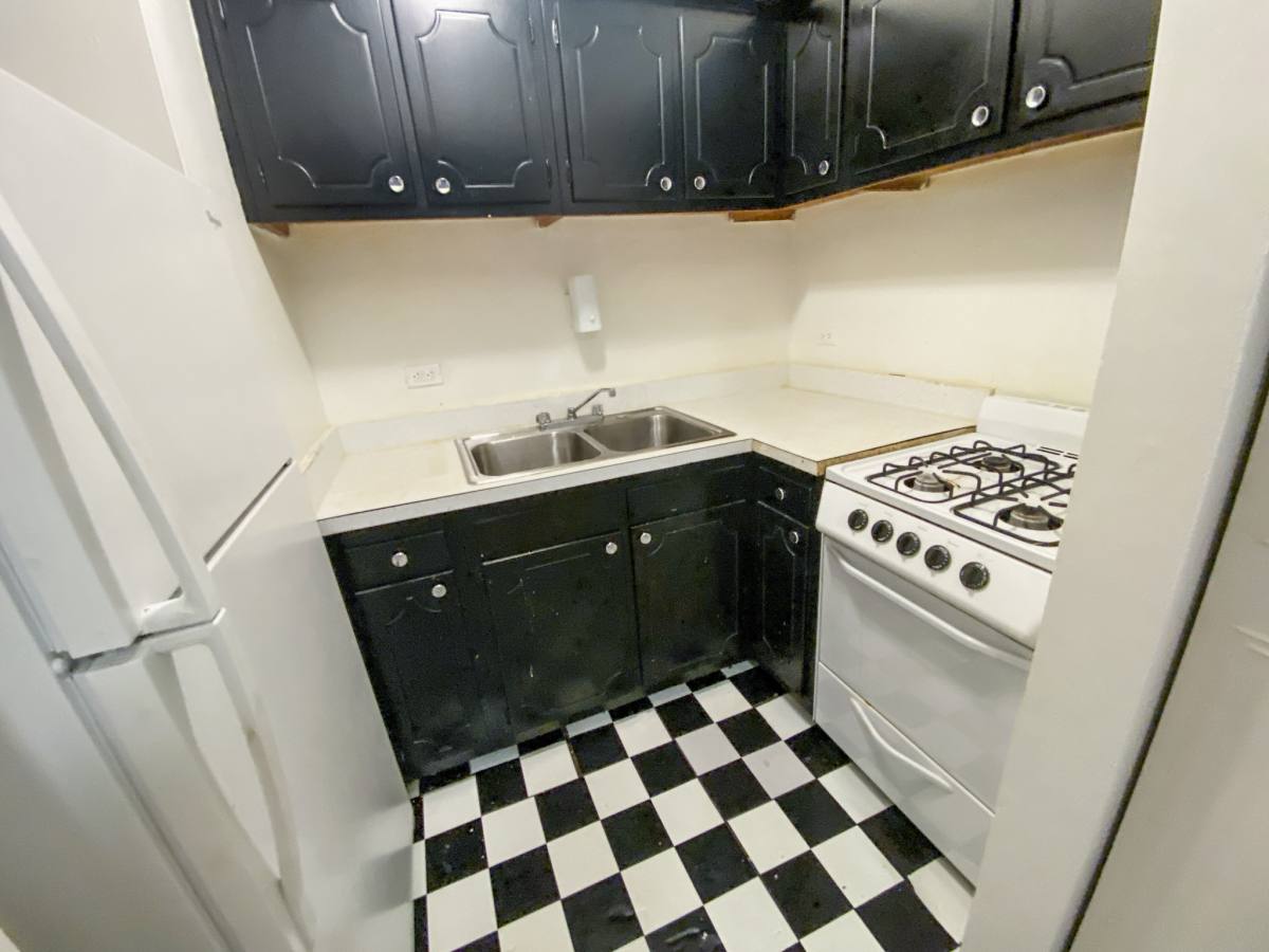 Apartment for rent at 516 W Melrose St #404, Chicago, IL 60657