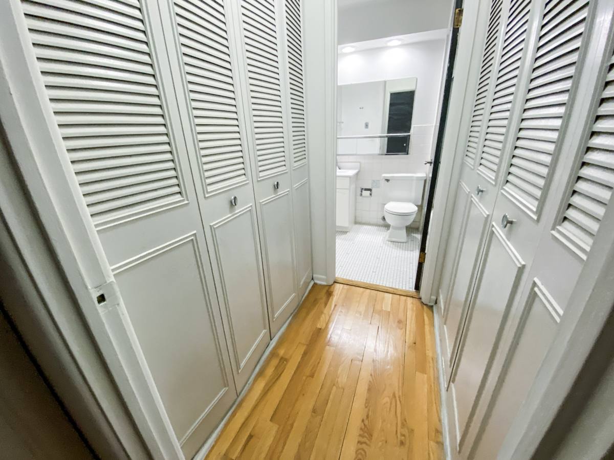 Apartment for rent at 516 W Melrose St #404, Chicago, IL 60657