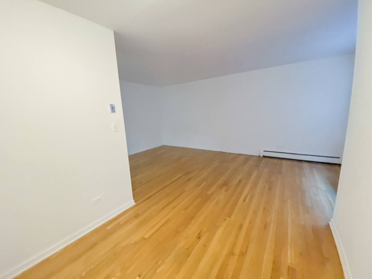 Apartment for rent at 516 W Melrose St #404, Chicago, IL 60657