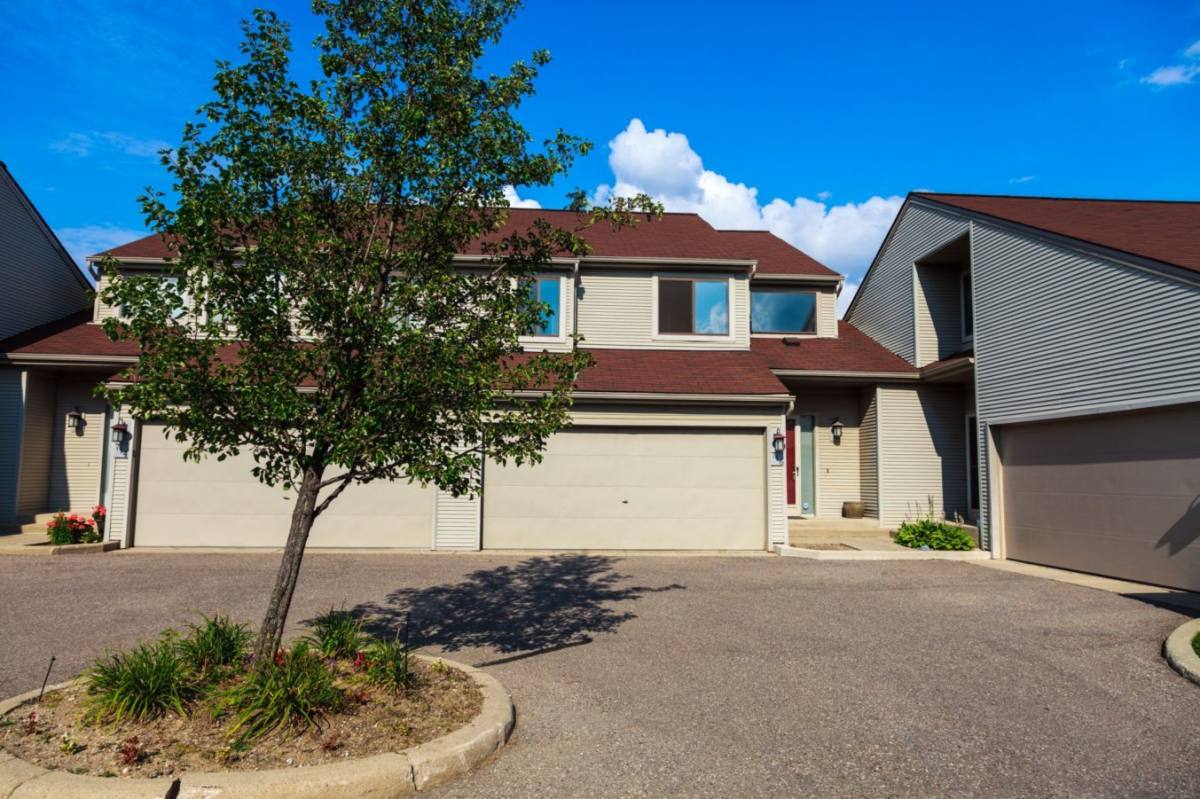 Condo for rent at 716 Eton Court, Rochester, MI 48307