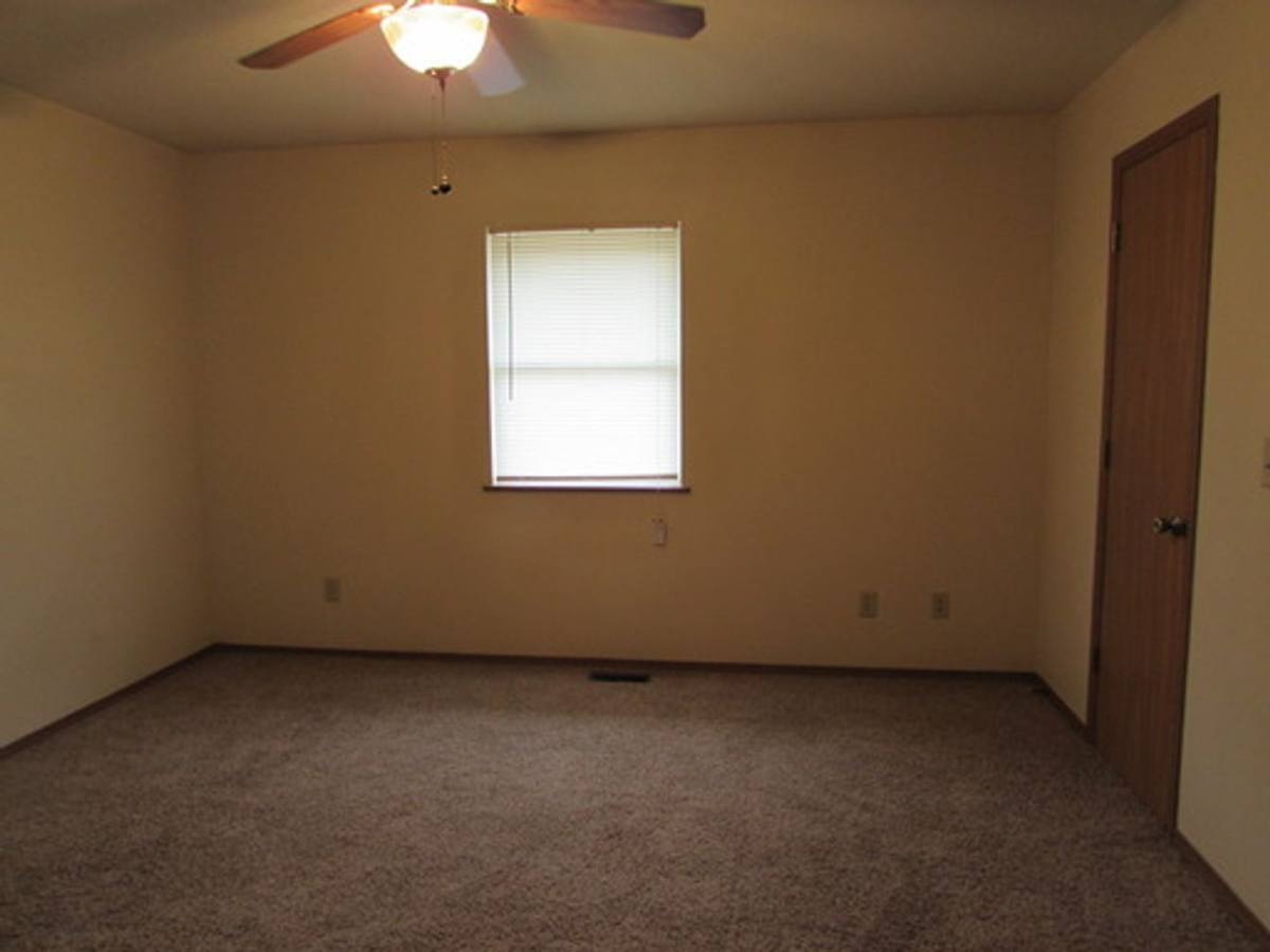 Apartment for rent at 24970 Scenic Dr, Waynesville, MO 65583