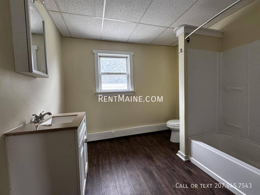 Apartment for rent at 8 Bellevue St #2, Waterville, ME 04901