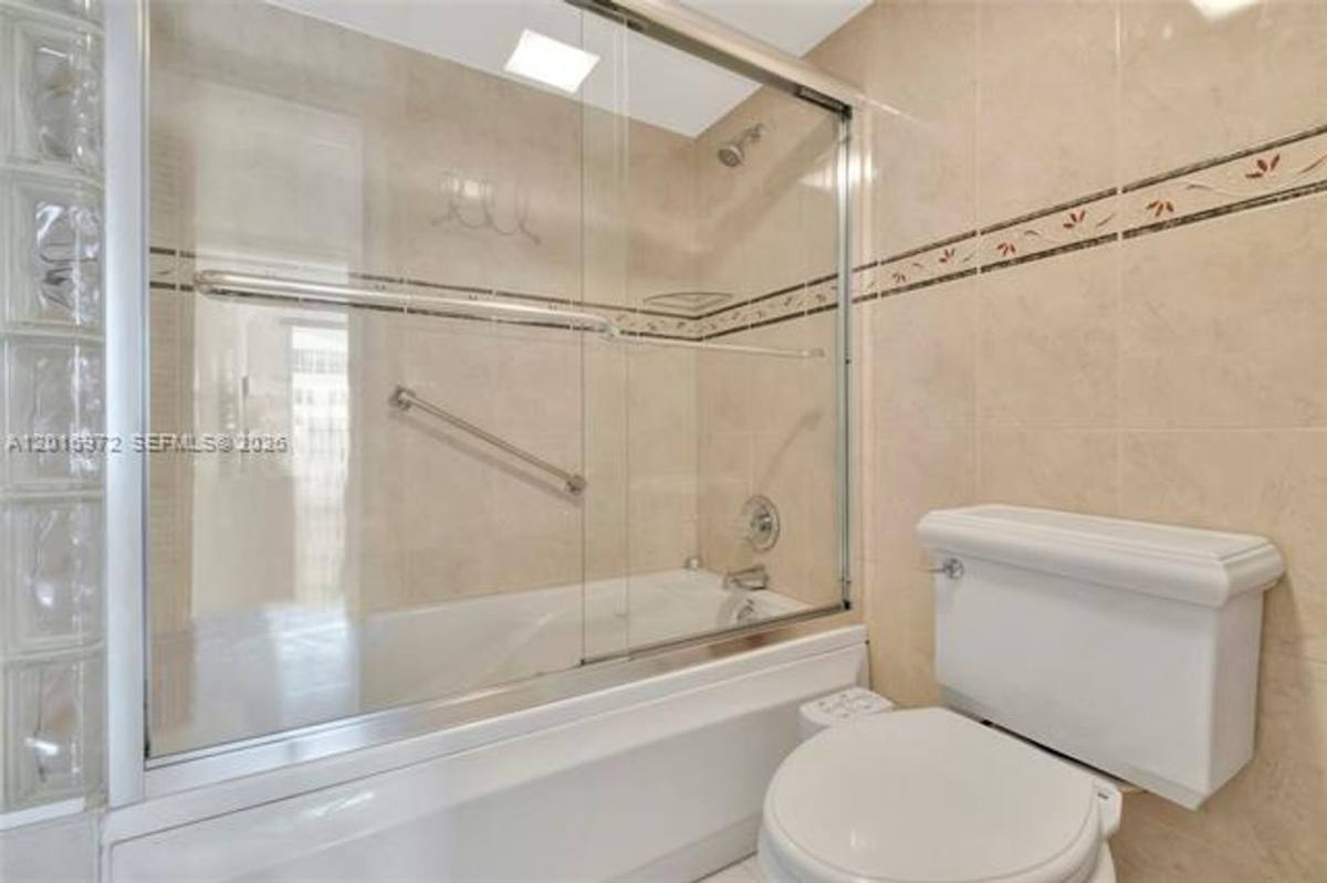 Condo for rent at 2401 Collins Ave, Miami Beach, FL 33140