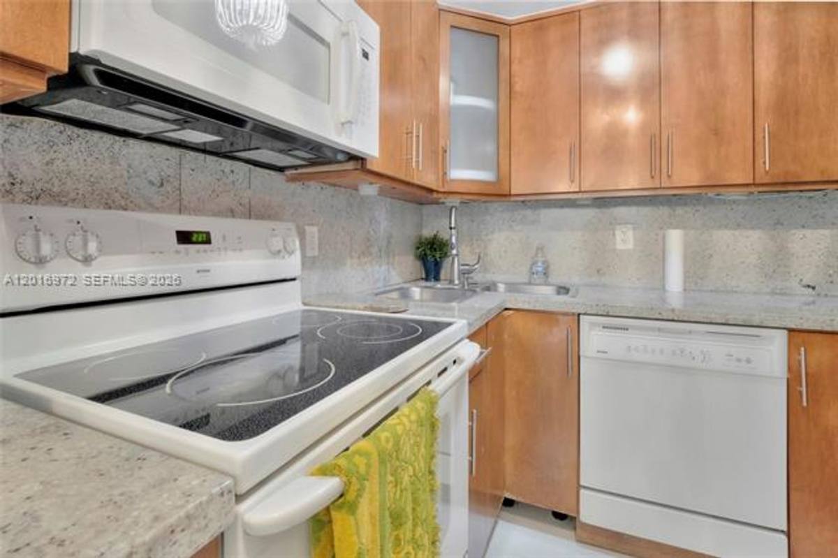 Condo for rent at 2401 Collins Ave, Miami Beach, FL 33140