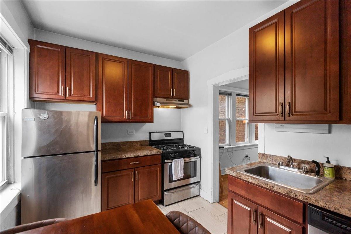 Apartment for rent at 442 W Arlington #2, Chicago, IL 60614