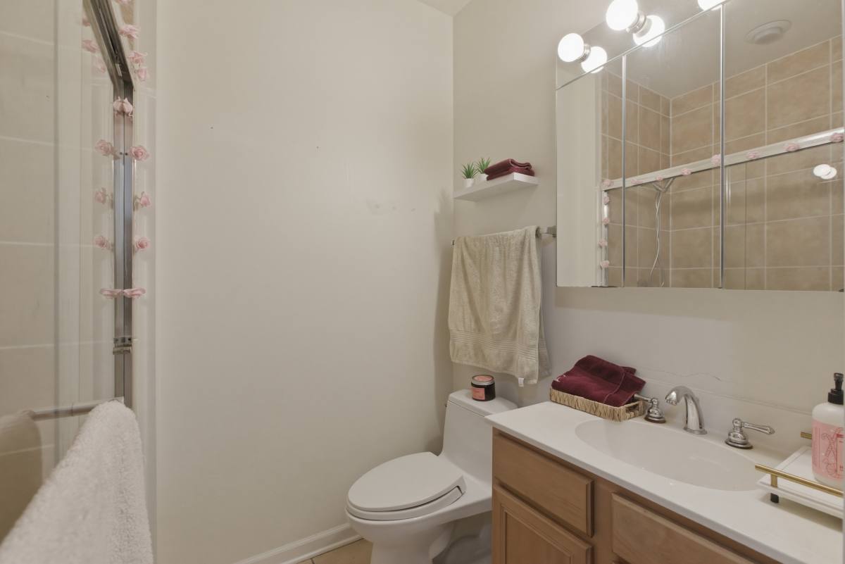 Condo for rent at 808 W University Lane #2B, Chicago, IL 60608