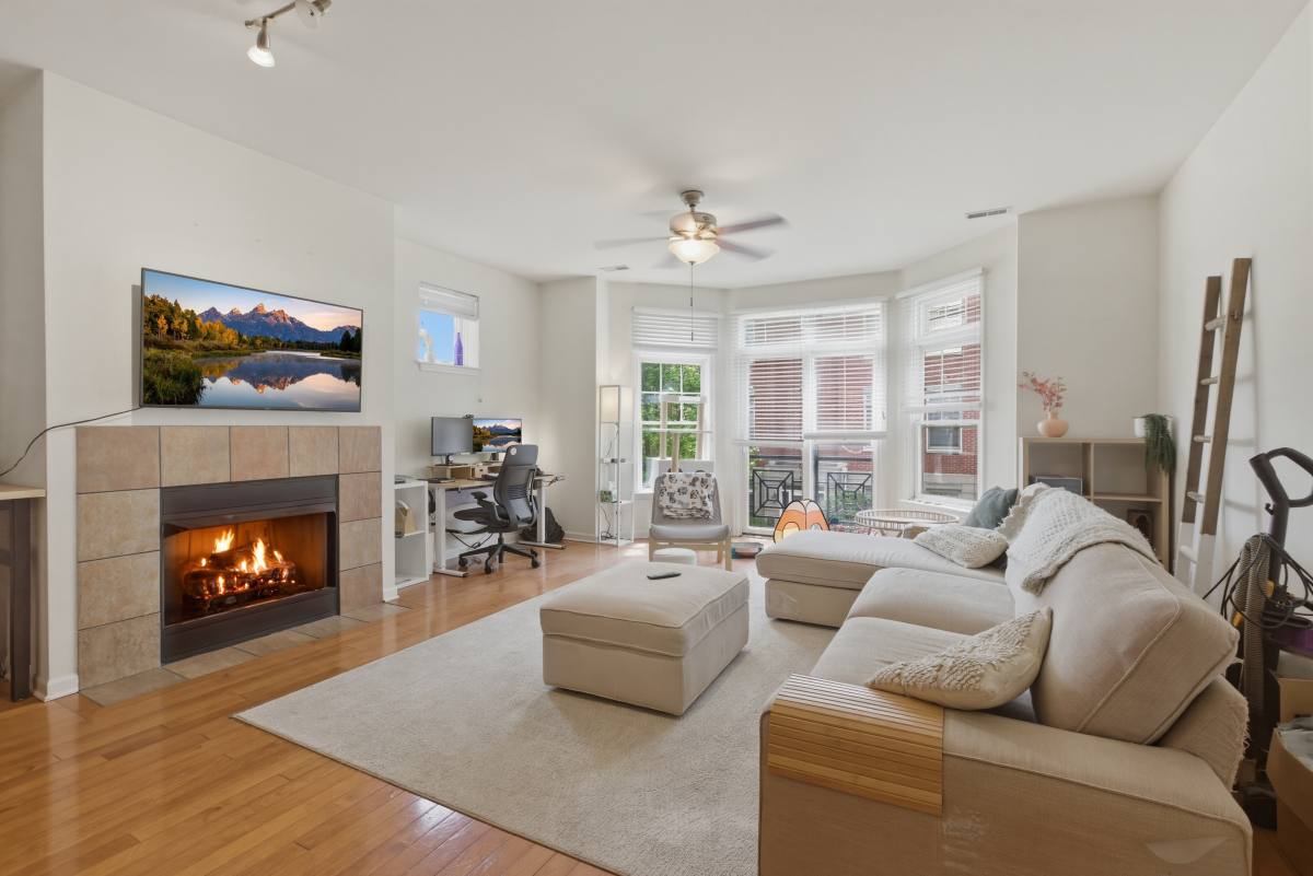 Condo for rent at 808 W University Lane #2B, Chicago, IL 60608