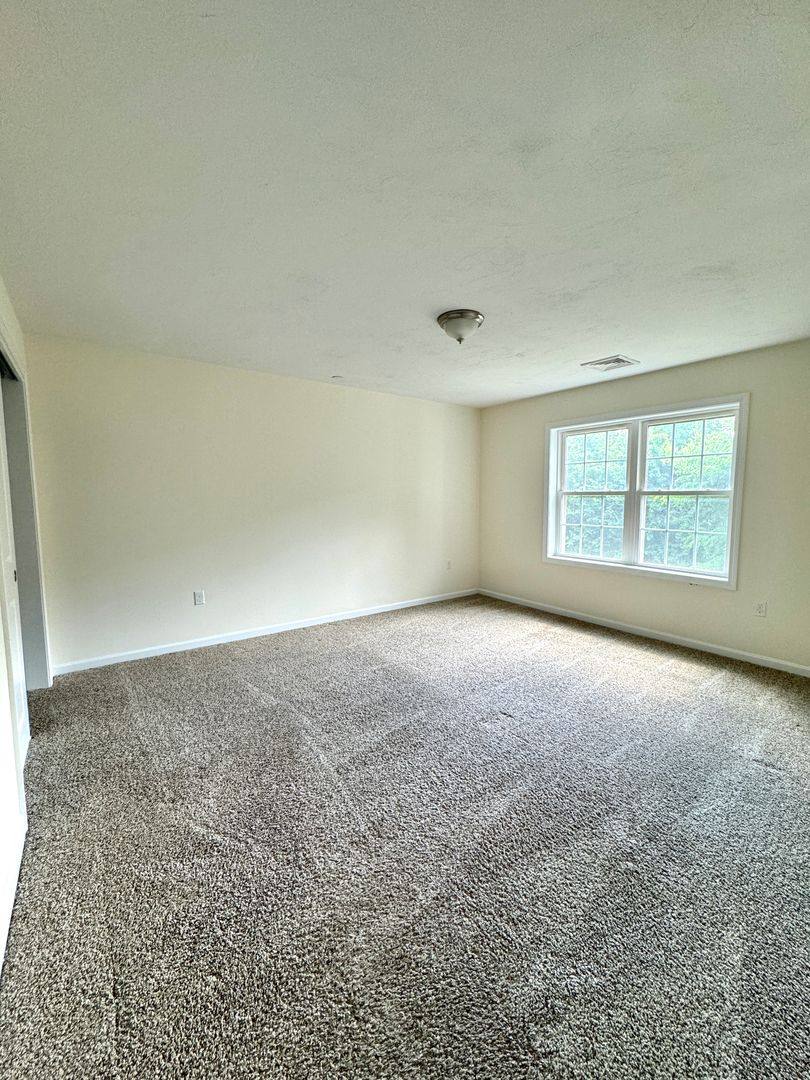 Apartment for rent at 5 Rogers Way, Lunenburg, MA 01462