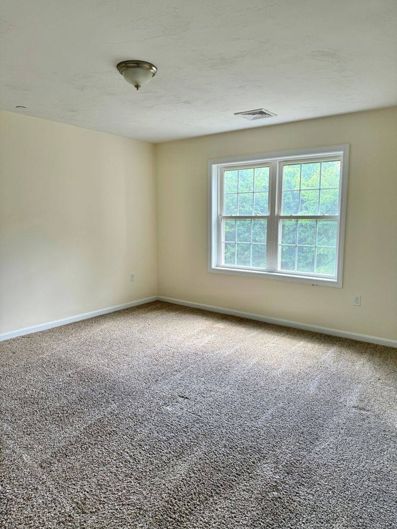 Apartment for rent at 5 Rogers Way, Lunenburg, MA 01462