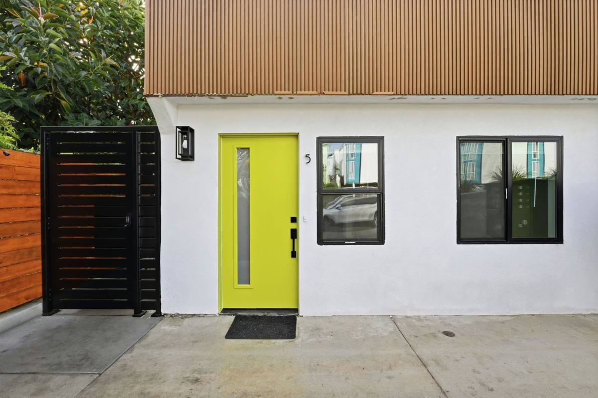 Apartment for rent at 2735 Broadway #5, San Diego, CA 92102