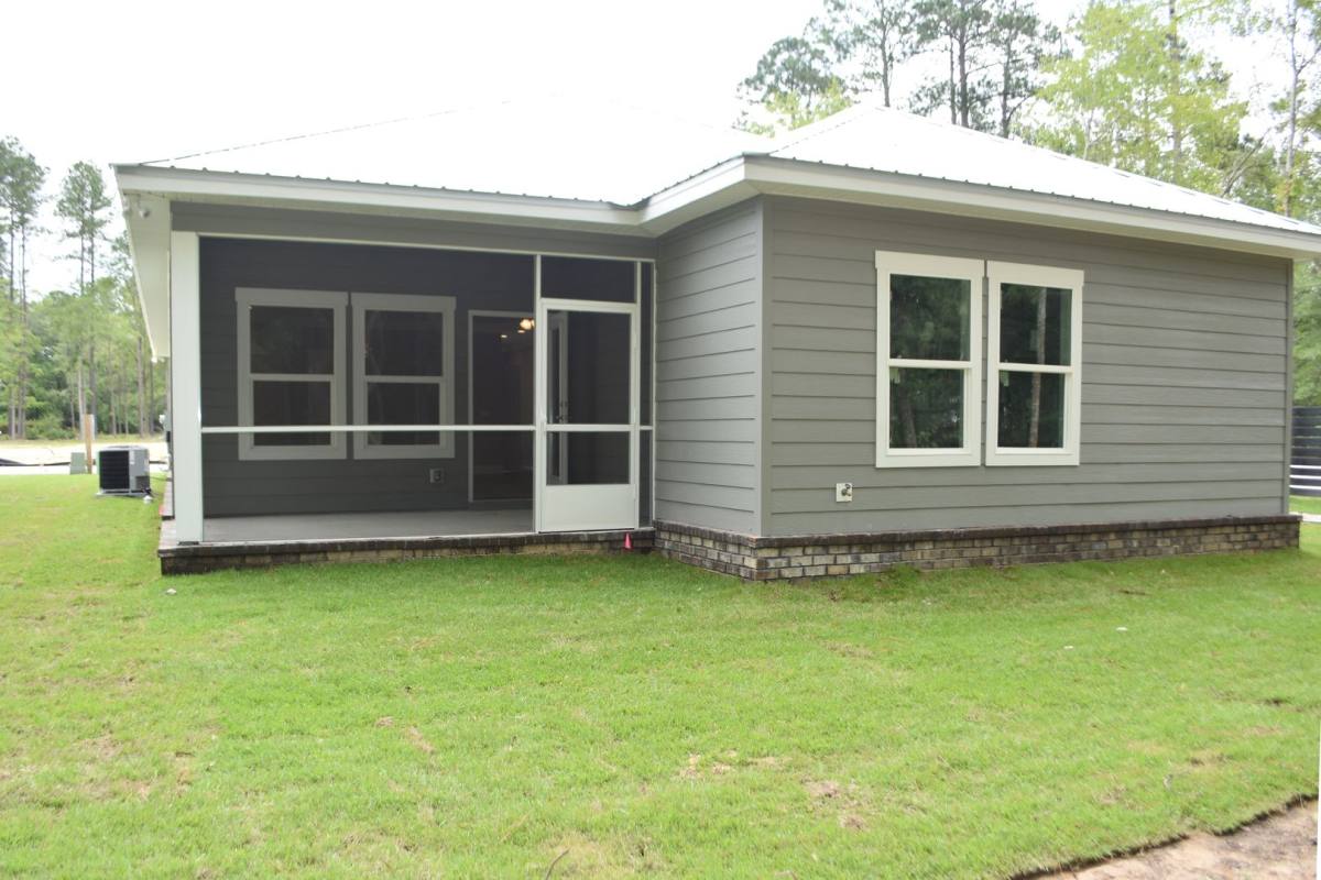 House for rent at 15 Oakfield Dr, Freeport, FL 32439
