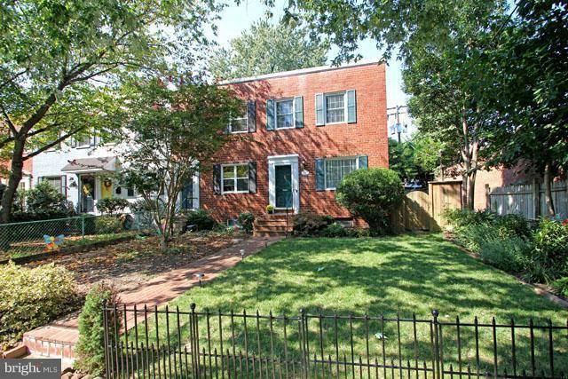 Townhouse for rent at 711 S Columbus St, Alexandria, VA 22314