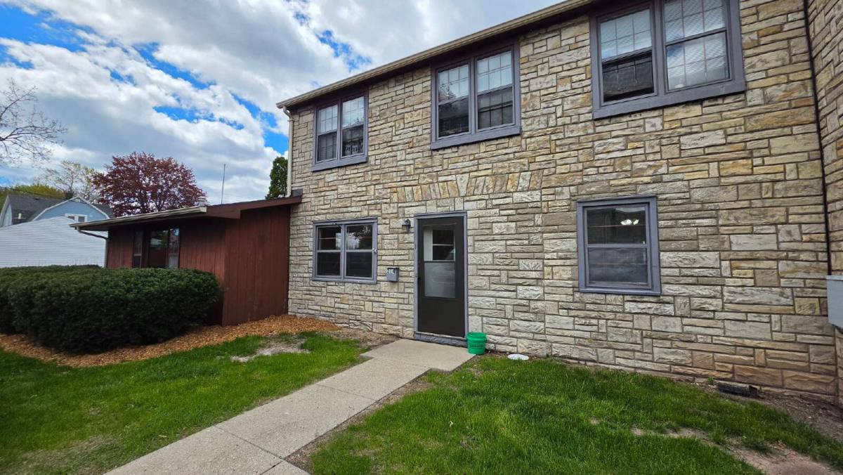 Apartment for rent at 314 Milwaukee St #1, Menasha, WI 54952