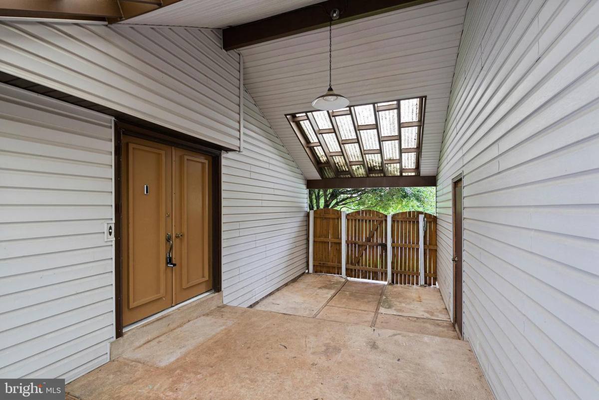House for rent at 511 Avondale Dr, Sterling, VA 20164
