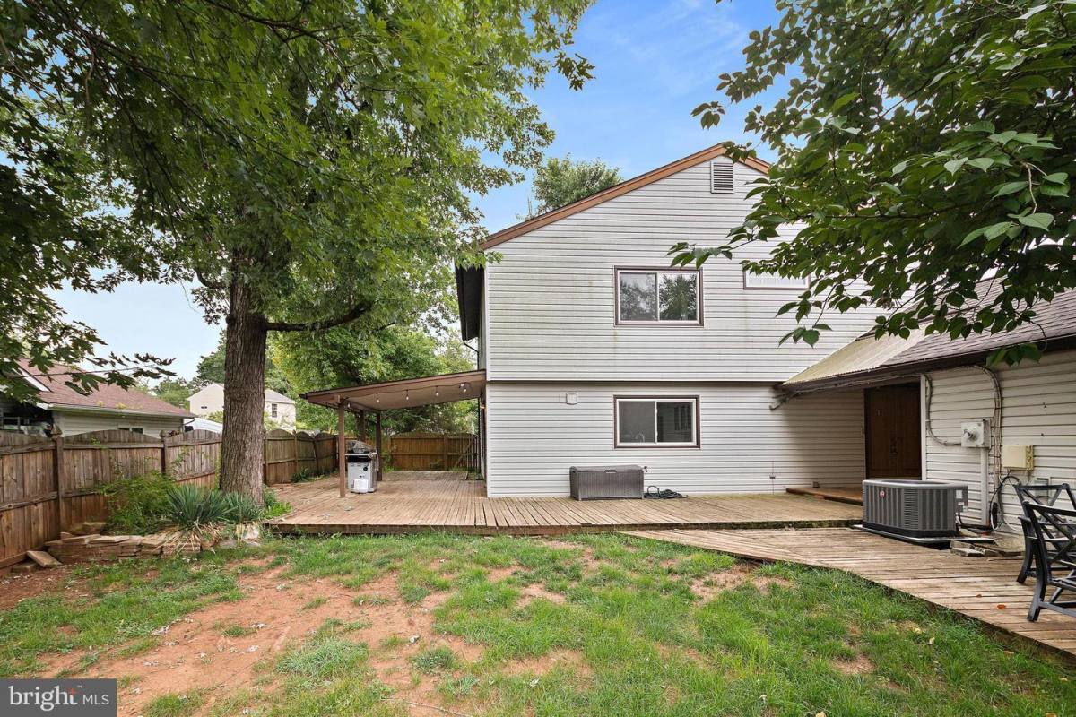 House for rent at 511 Avondale Dr, Sterling, VA 20164