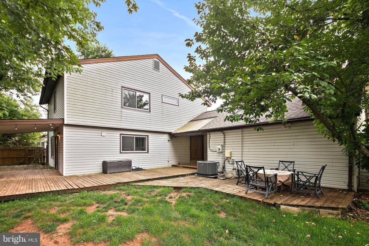 House for rent at 511 Avondale Dr, Sterling, VA 20164