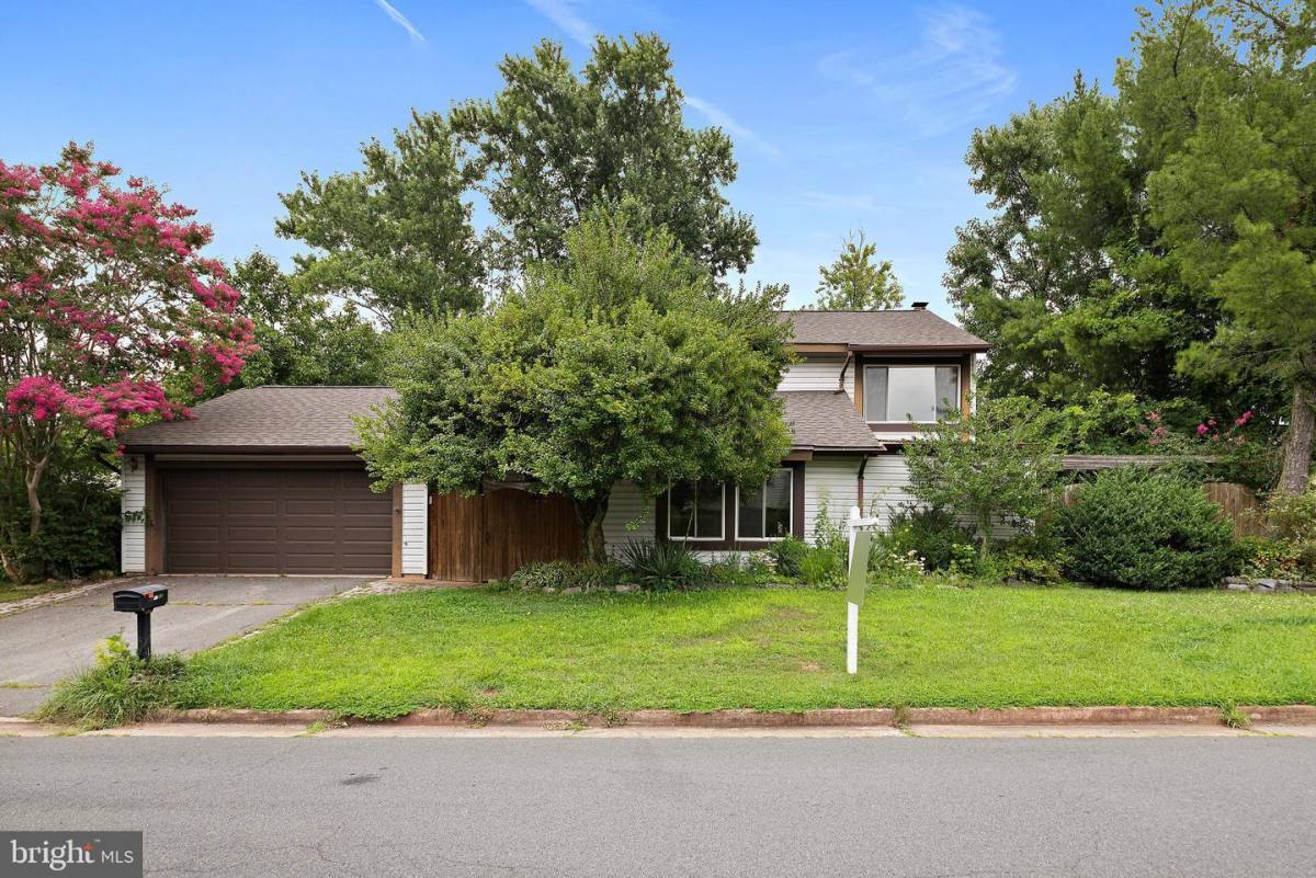 House for rent at 511 Avondale Dr, Sterling, VA 20164