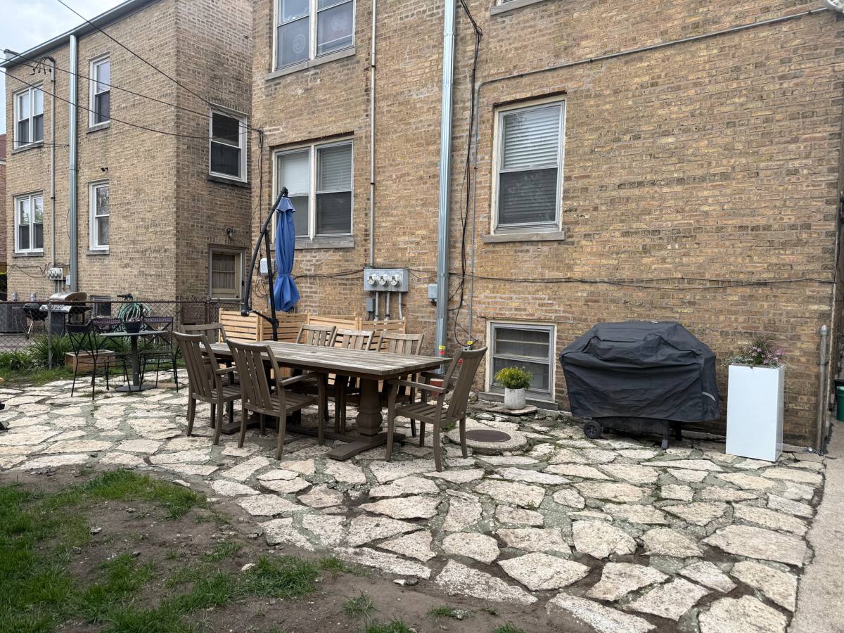 Apartment for rent at 2854 W Farragut Ave - 1st Floor, Chicago, IL 60625