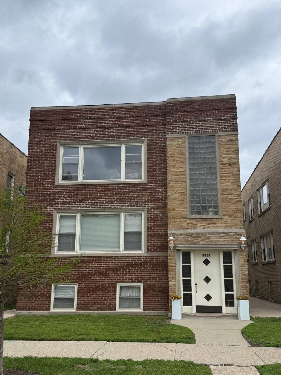 Apartment for rent at 2854 W Farragut Ave - 1st Floor, Chicago, IL 60625