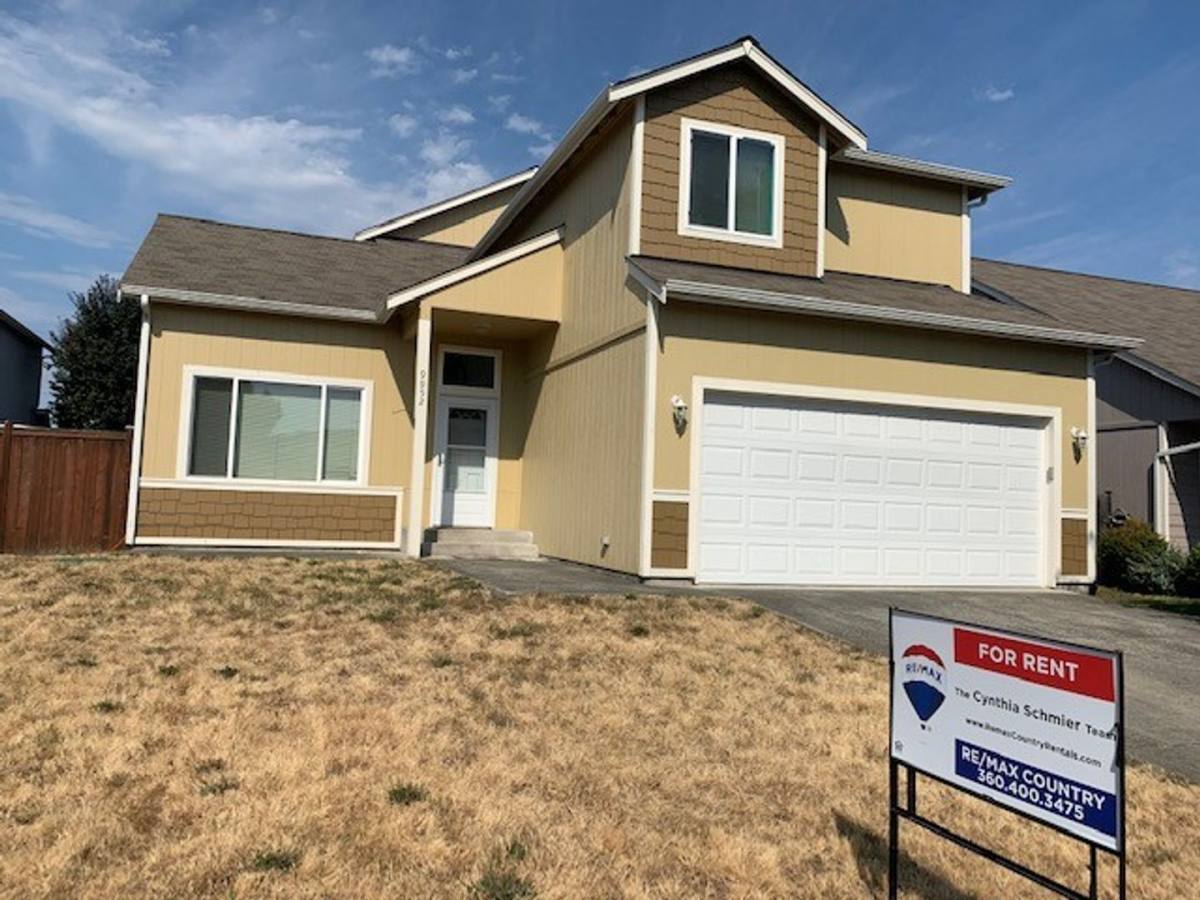 House for rent at 9952 Greenleaf Loop SE, Yelm, WA 98597